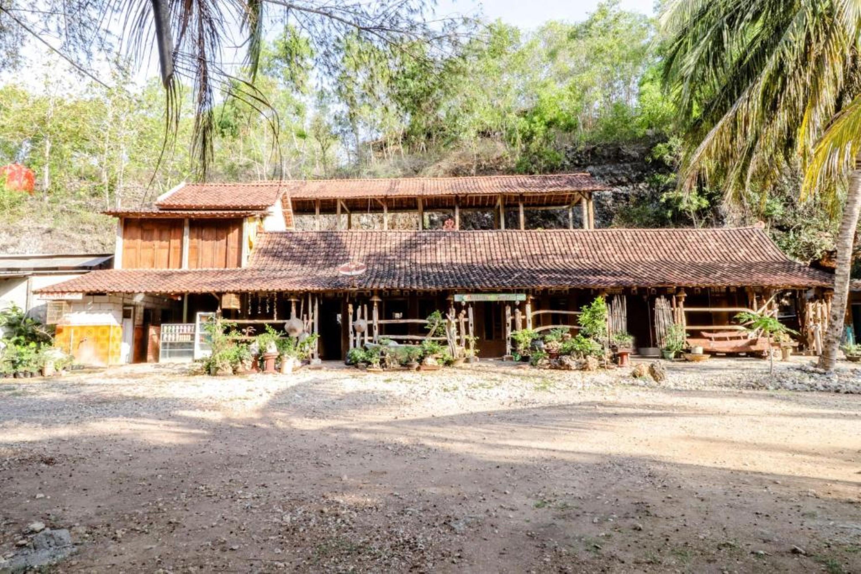 Penginapan Joko Samudro Baron Exterior photo