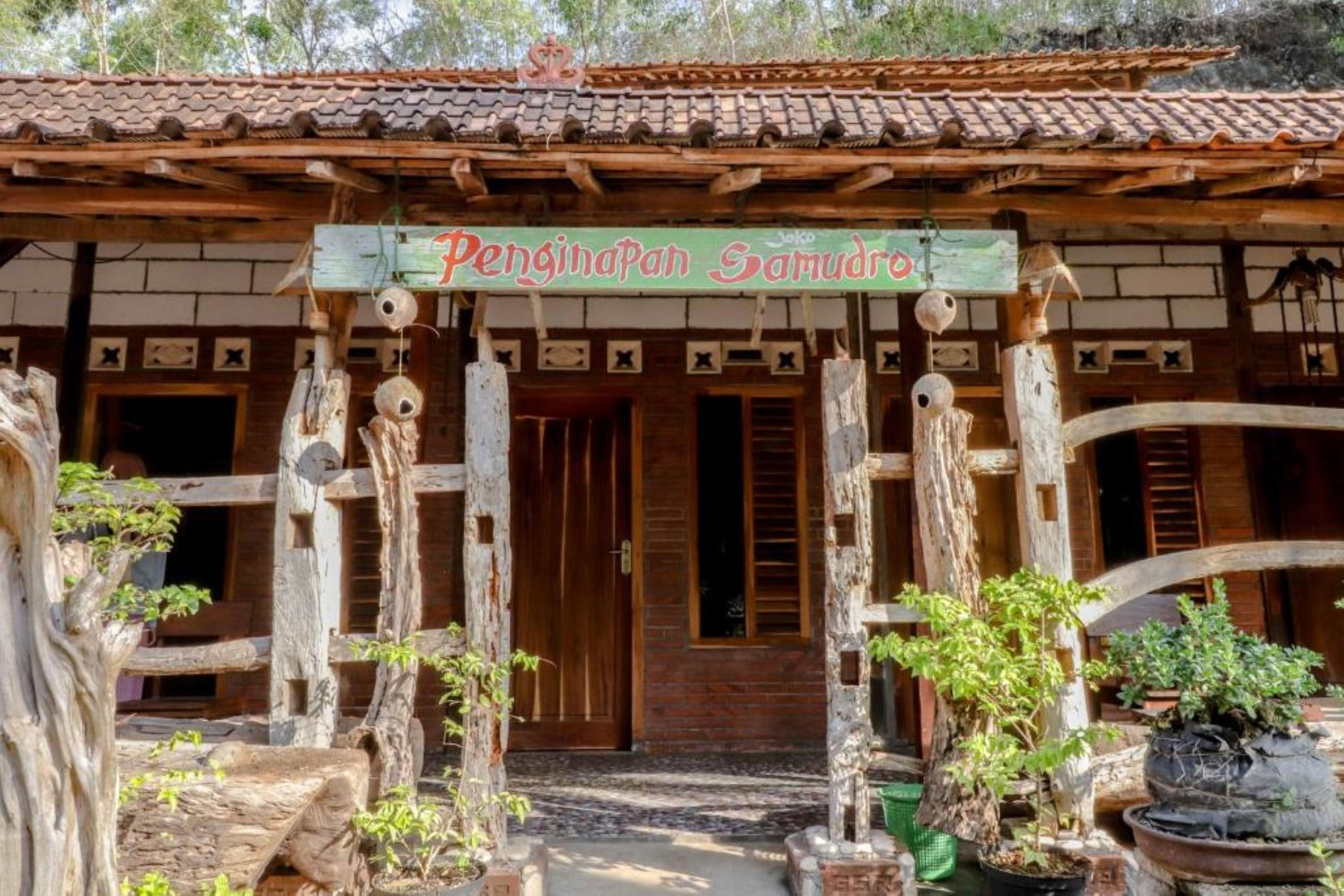 Penginapan Joko Samudro Baron Exterior photo